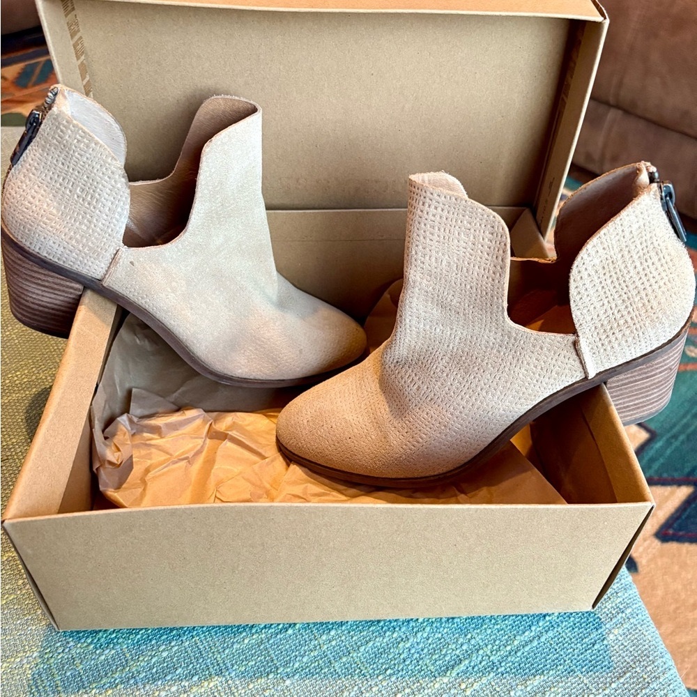 Lucky Brand Tan Block Heeled Booties